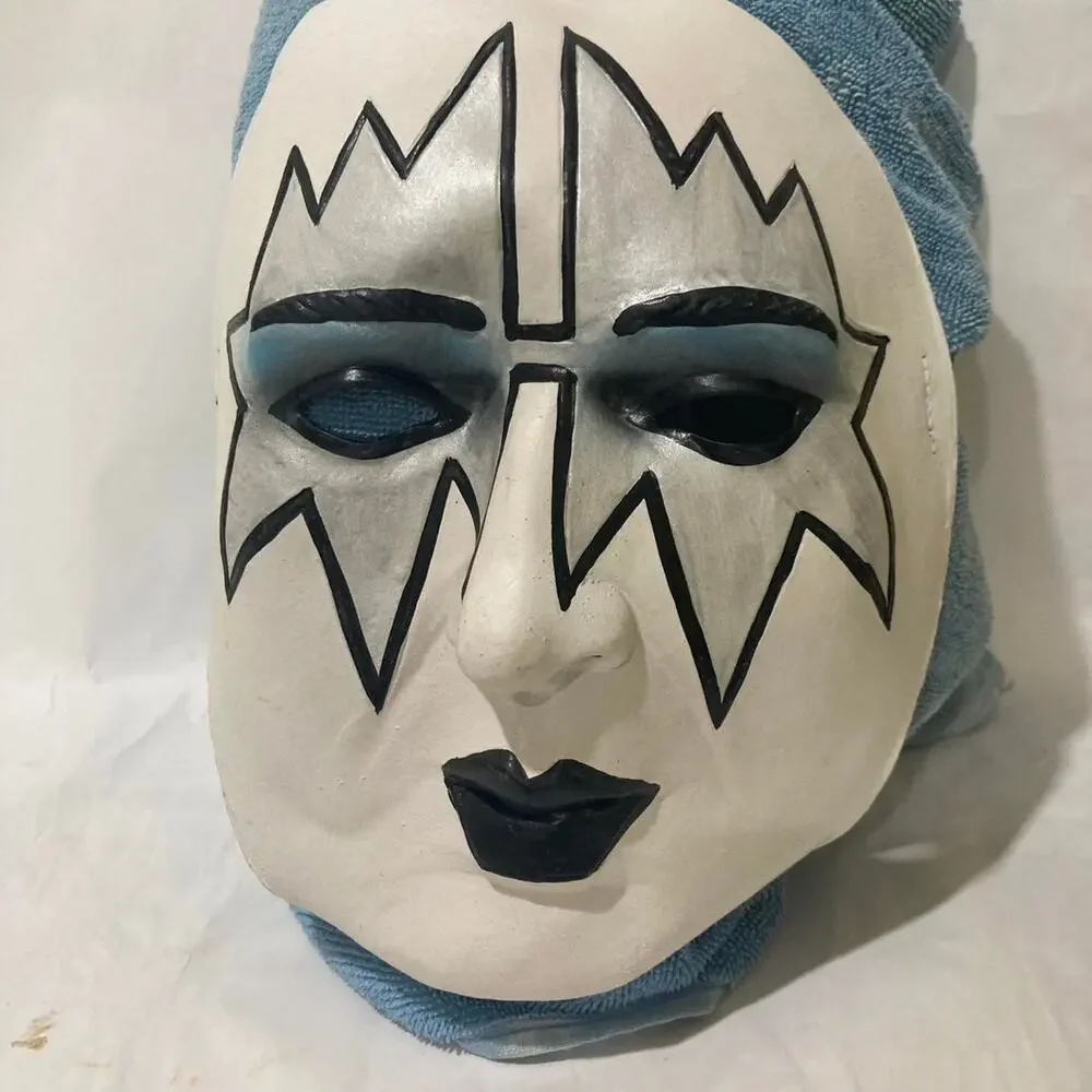 Kiss the spaceman halloween